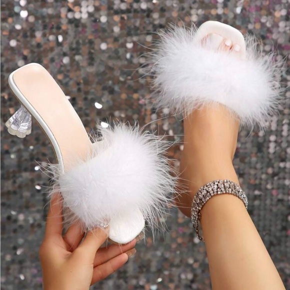 New Summer Style High-heeled Sandals
Chunky Heel, Transparent Crystal Heels - Picture 5 of 8